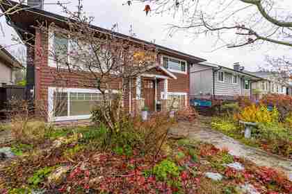 726-e-17-street-boulevard-north-vancouver-02
