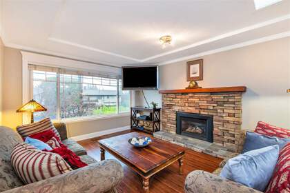 726-e-17-street-boulevard-north-vancouver-04