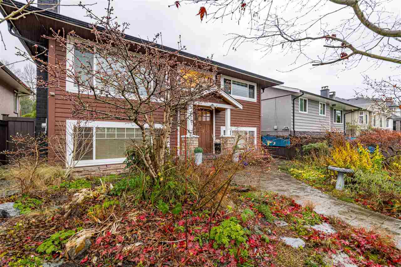726-e-17-street-boulevard-north-vancouver-02 at 726 E 17 Street, Boulevard, North Vancouver 726-e-17-street-boulevard-north-vancouver-02 at 726 E 17 Street, Boulevard, North Vancouver