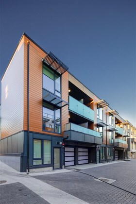 720-e-3rd-street-queensbury-north-vancouver-02