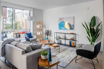 720-e-3rd-street-queensbury-north-vancouver-03