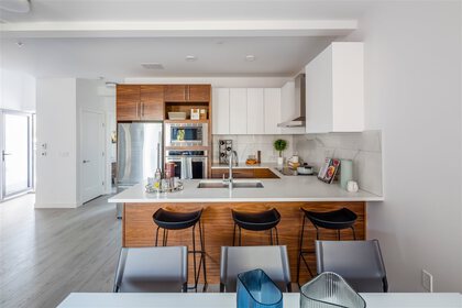 720-e-3rd-street-queensbury-north-vancouver-04