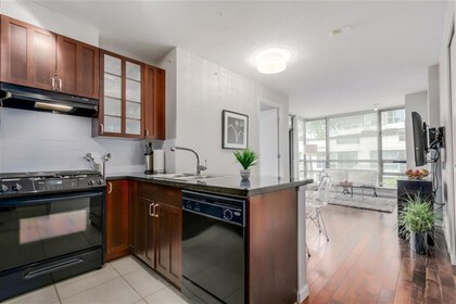 170-w-1st-street-lower-lonsdale-north-vancouver-01