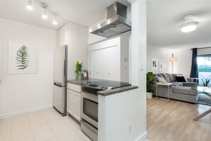 140-e-4th-street-lower-lonsdale-north-vancouver-04