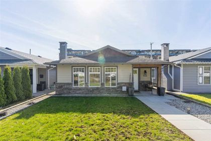 1317-w-17th-street-pemberton-nv-north-vancouver-01