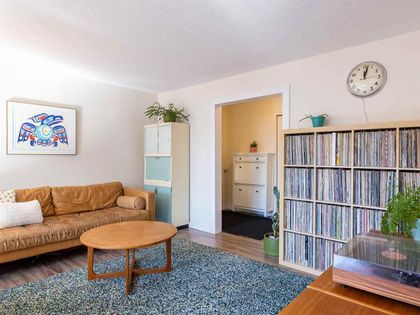 866-premier-street-lynnmour-north-vancouver-03