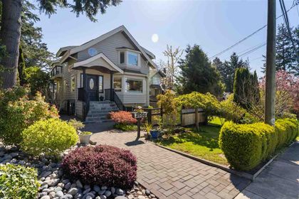 2556-chesterfield-avenue-upper-lonsdale-north-vancouver-01