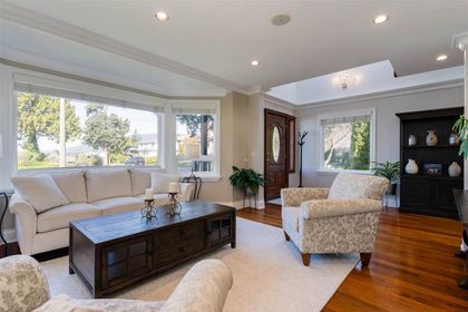 2556-chesterfield-avenue-upper-lonsdale-north-vancouver-04