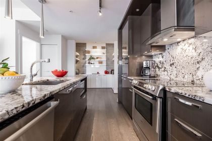 733-w-14th-street-mosquito-creek-north-vancouver-03