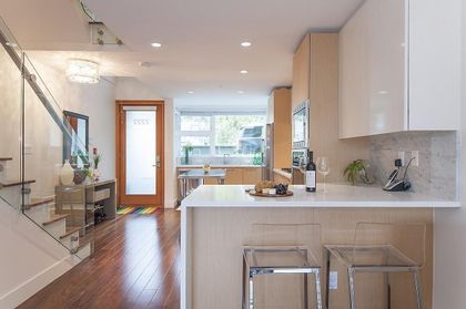 2222-caledonia-avenue-deep-cove-north-vancouver-05