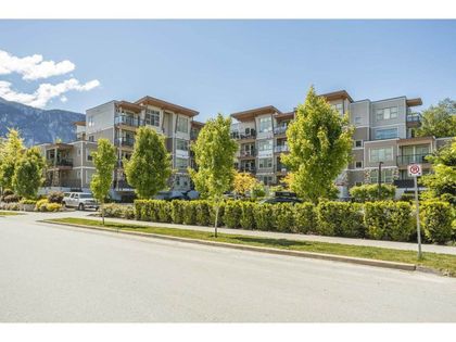 1150-bailey-street-downtown-sq-squamish-01