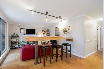 310-e-3rd-street-lower-lonsdale-north-vancouver-05