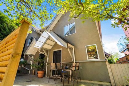 229-w-5th-street-lower-lonsdale-north-vancouver-01