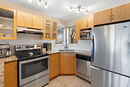 229-w-5th-street-lower-lonsdale-north-vancouver-02