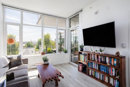 200-nelsons-crescent-sapperton-new-westminster-01