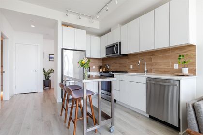 200-nelsons-crescent-sapperton-new-westminster-02