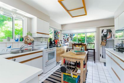 6825-hycroft-road-whytecliff-west-vancouver-04