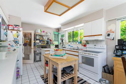 6825-hycroft-road-whytecliff-west-vancouver-05