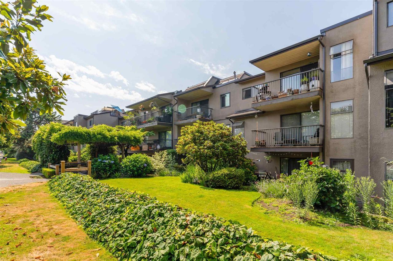 251-w-4th-street-lower-lonsdale-north-vancouver-17 at 201 - 251 W 4th Street, Lower Lonsdale, North Vancouver 251-w-4th-street-lower-lonsdale-north-vancouver-17 at 201 - 251 W 4th Street, Lower Lonsdale, North Vancouver