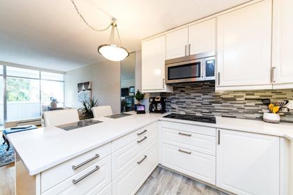1425-esquimalt-avenue-ambleside-west-vancouver-02