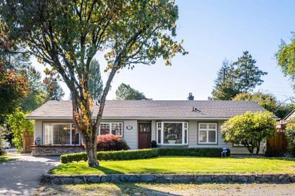 1153-silverwood-crescent-norgate-north-vancouver-01