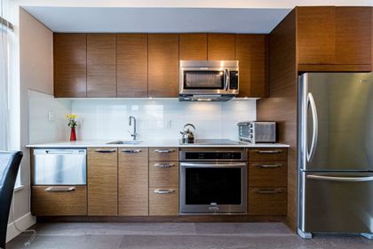 111-e-13th-street-central-lonsdale-north-vancouver-05