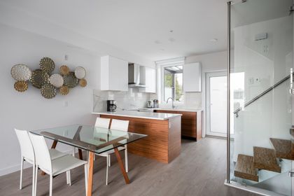 720-e-3rd-street-queensbury-north-vancouver-04