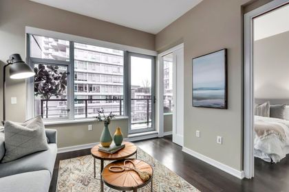 123-w-1st-avenue-false-creek-vancouver-west-04