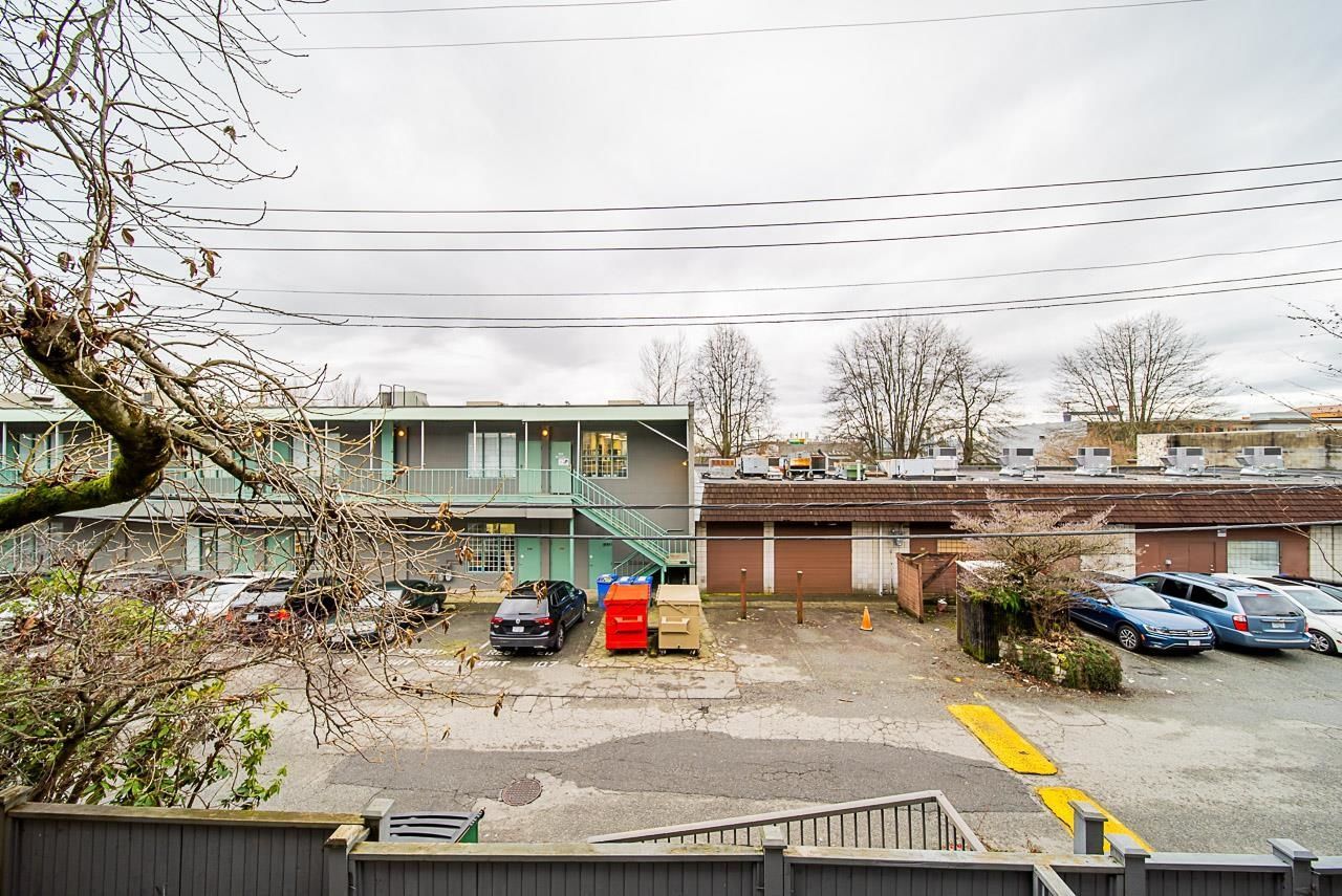 809-w-16th-street-mosquito-creek-north-vancouver-33 at 209 - 809 W 16th Street, Mosquito Creek, North Vancouver 809-w-16th-street-mosquito-creek-north-vancouver-33 at 209 - 809 W 16th Street, Mosquito Creek, North Vancouver