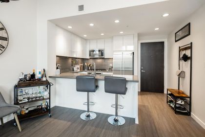 255-w-1st-street-lower-lonsdale-north-vancouver-02