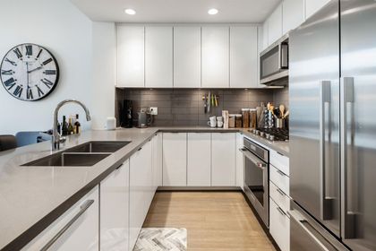 255-w-1st-street-lower-lonsdale-north-vancouver-04