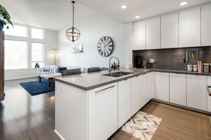 255-w-1st-street-lower-lonsdale-north-vancouver-05