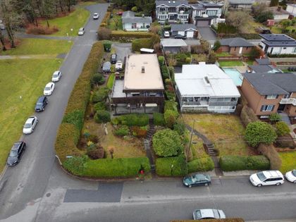 311-beachview-drive-dollarton-north-vancouver-01