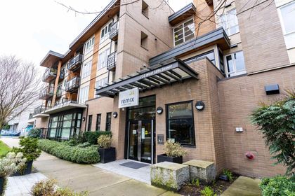 733-w-14th-street-mosquito-creek-north-vancouver-02