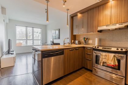 733-w-14th-street-mosquito-creek-north-vancouver-03