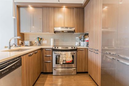 733-w-14th-street-mosquito-creek-north-vancouver-04