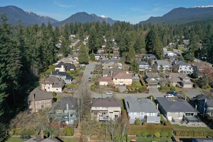 2451-mowat-place-blueridge-nv-north-vancouver-03