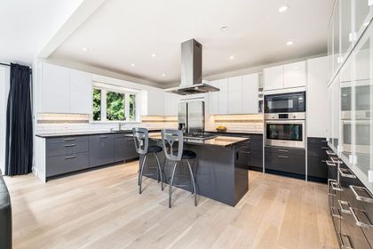 1404-e-18th-street-westlynn-north-vancouver-04