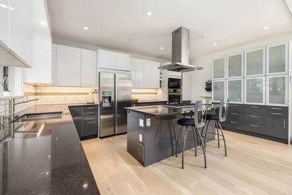 1404-e-18th-street-westlynn-north-vancouver-05