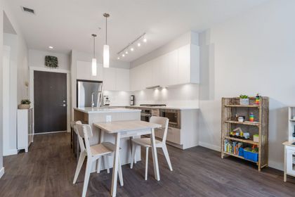 625-e-3rd-street-lower-lonsdale-north-vancouver-04