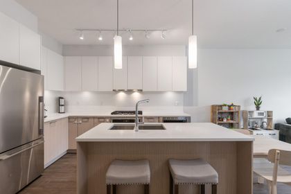 625-e-3rd-street-lower-lonsdale-north-vancouver-05