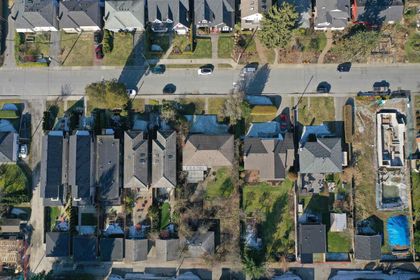 735-e-15th-street-boulevard-north-vancouver-03