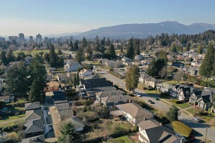 735-e-15th-street-boulevard-north-vancouver-05