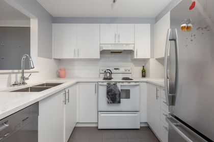 907-beach-avenue-yaletown-vancouver-west-06