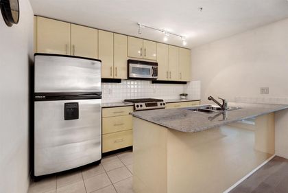 100-e-esplanade-street-lower-lonsdale-north-vancouver-04