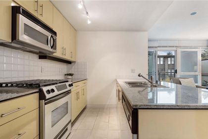 100-e-esplanade-street-lower-lonsdale-north-vancouver-05