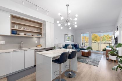 725-marine-drive-harbourside-north-vancouver-01