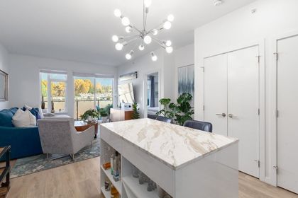 725-marine-drive-harbourside-north-vancouver-02