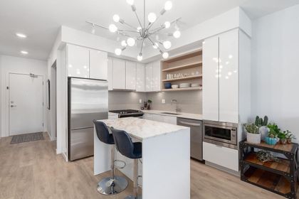 725-marine-drive-harbourside-north-vancouver-05