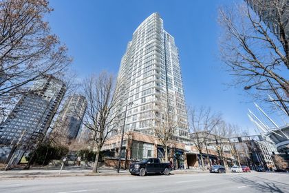 939-expo-boulevard-yaletown-vancouver-west-03